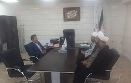 نشست مدیر کل مرکز خدمات ایلام و مدیر "بیمه ما" در استان