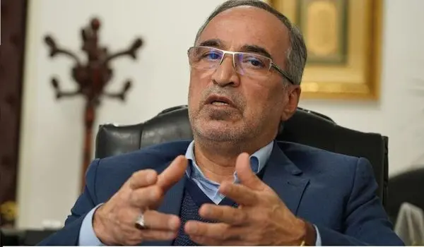 پاسخ واعظ آشتیانی به سجادی: اتهام پناهندگی را باور کنیم یا گریه رضاییان را?