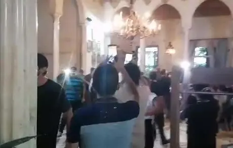 ساختمان پارلمان به آتش کشیده شد