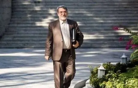 وزیر روحانی نماینده مجلس می‌شود؟ 
