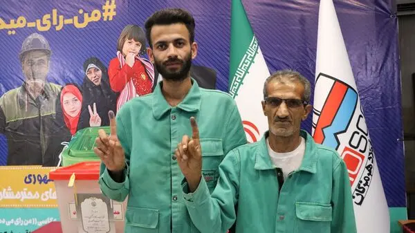 حضور کارکنان فولاد هرمزگان پای صندوق‌های رای/ فولاد هرمزگانی‌ها حماسه‌آفرینی را تکمیل کردند