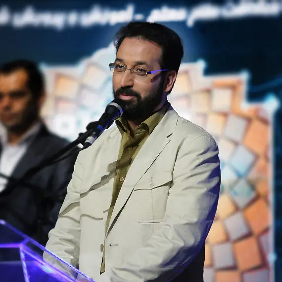 مجری معروف داغدار شد