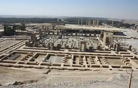 کشف حیرت‌انگیز قطعات سنگی نقش‌برجسته‌دار در تونل‌های تخت جمشید
