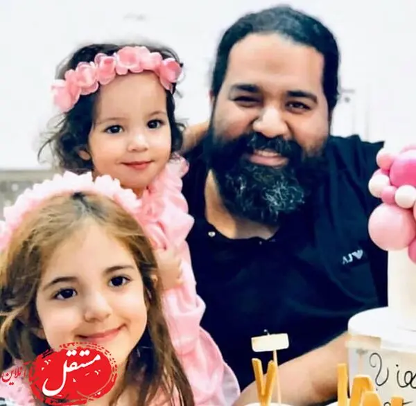  رضا صادقی و دختران صورتی رنگ + عکس