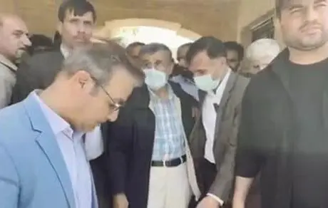 مردم: راه نجات ایران، احمدی نژاد قهرمان است!