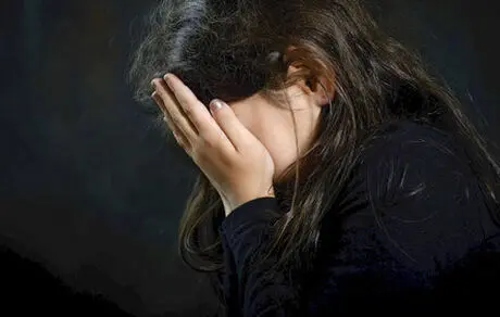 اذیت و آزار  دختر مدیر عامل توسط سرایدار 