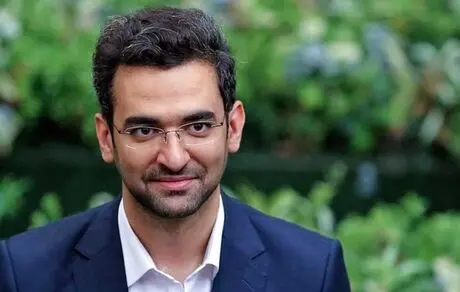 وسیله نقلیه آذری جهرمی در روزهای آلودگی تهران +عکس