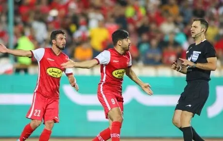 اسدی: نمی‌دانم چرا هافبک‌های پرسپولیس شوت نمی‌زنند