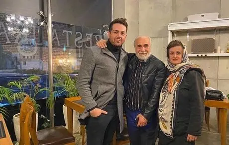 پدر و مادر بازیگران مشهور در یک رستوران + عکس