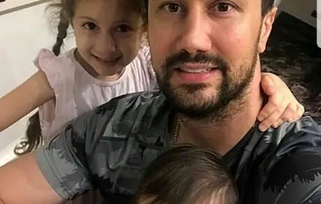 نبات توپولو در آغوش پدر بازیگرش + عکس