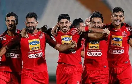 مربیان پرسپولیس با تاخیر به تهران می‌آیند