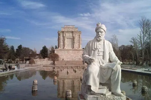 آیا فردوسی زن‌ستیز بود؟
