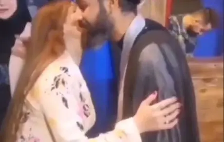یک روحانی معروف بعد از روبوسی با زنان تهدید به مرگ شد! 