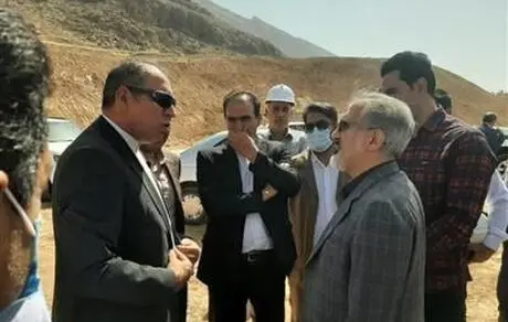 حل مشکلات تولیدکنندگان و صنعتگران رسالت این بانک است 