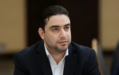 رضایت مشتریان از عملکرد کارکنان بانک سینا در شعب
