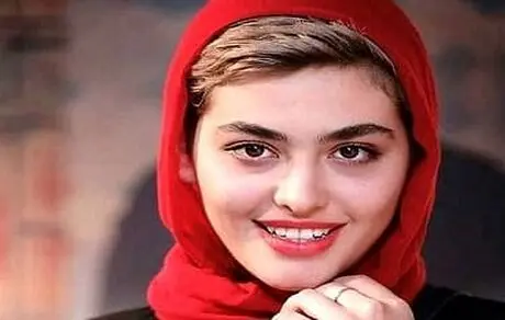 پاییز‌بازی‌ ریحانه پارسا و فیلمی از حرکات عجیبش