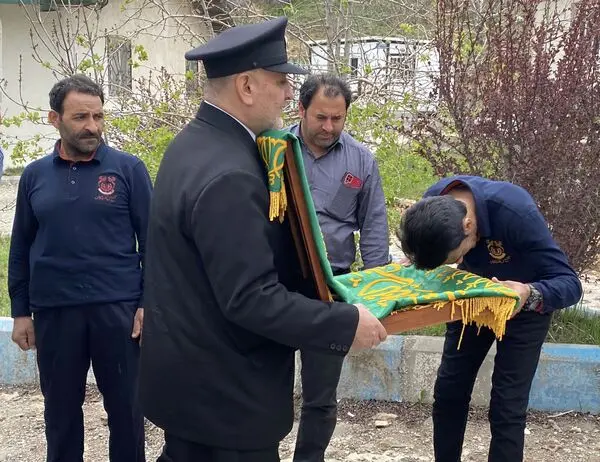 حضور خادمین و پرچم بارگاه رضوی در معدن مس سونگون
