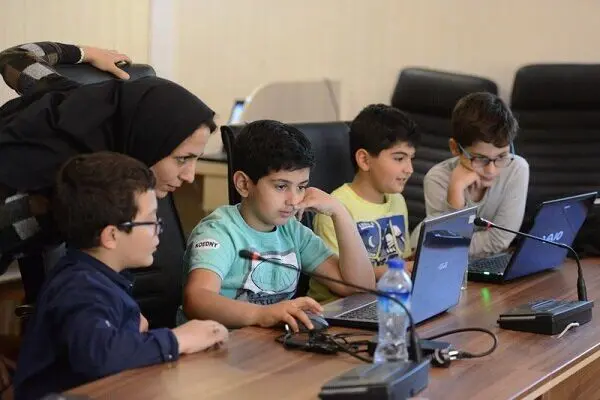 تمام کودکان برای داشتن شغل باید برنامه‌نویسی بلد باشند