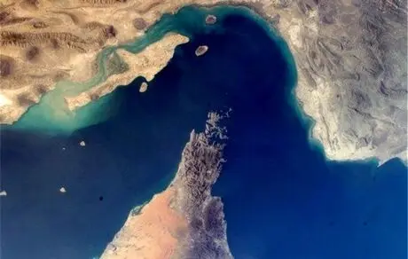 ناوهای نیروی دریایی آمریکا باید در داخل تنگه حاضر باشند