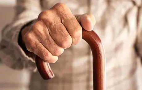 این 8 نشانه‌ نشان دهنده پیری زودتر از موعد در شماست!