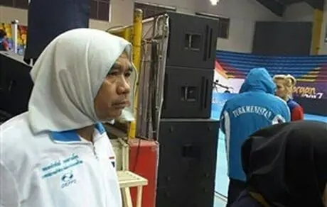 مرد روسری به سر به ایران بازگشت! + تصاویر
