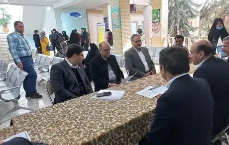 حضور مدیرعامل بانک ملت در میز خدمت وزارت اقتصاد همزمان با سفر رئیس‌جمهور به استان یزد