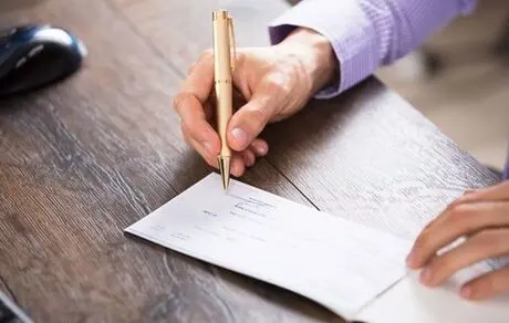 اکر صادر کننده چک فوت کند سرنوشت چک امضا شده چه می‌شود؟ 