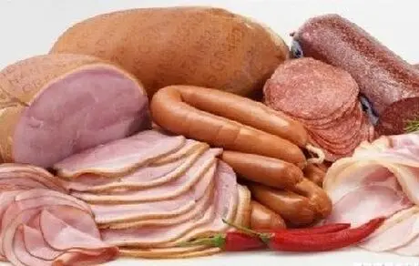 استفاده از ضایعات گوشت و مرغ در سوسیس و کالباس‌سازی حقیقت دارد؟