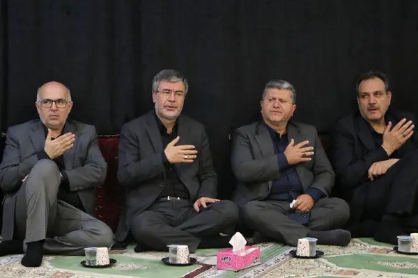 برگزاری مراسم بزرگداشت امام شهید ایران در شرکت سهامی بیمه ایران

