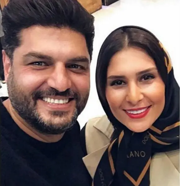 چهره خوشحال سام درخشانی در کنار همسرش