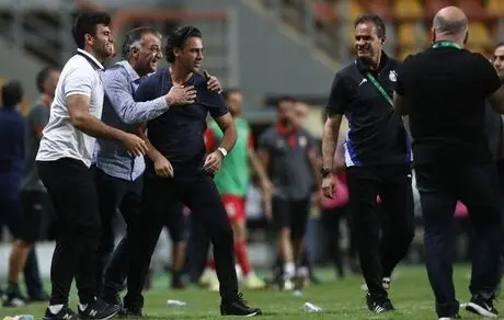 طاهری: به هواداران استقلال بدهکار بودیم، قهرمانی گوارای وجودشان