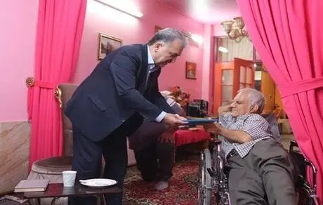 دیدار مدیرعامل بانک دی با جانباز ۷۰ درصد قطع نخاع