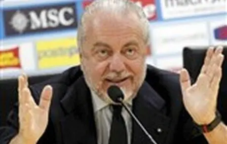 رئیس باشگاه ناپولی: داوران بدون ما سیب‌زمینی پوست می‌کندند!