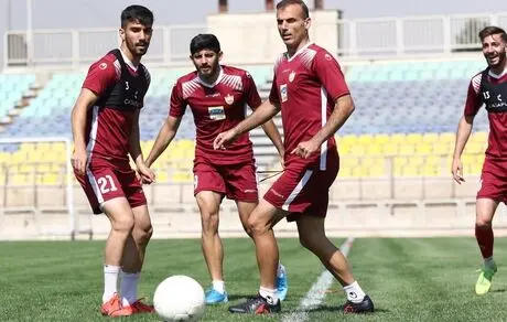 مصدومیت هافبک پرسپولیس جدی نیست 