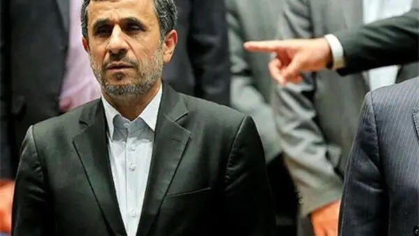 ارتش تک‌نفره احمدی نژاد پیروز انتخابات می‌شود؟