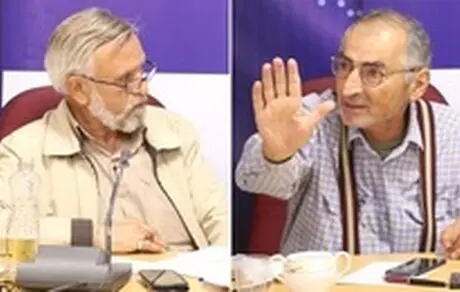 زیباکلام: جامعه برای اصلاحات و اصولگرایی دیگر تره هم خرد نمی‌کند