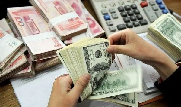 
ثبات به بازار ارز برگشته؛ اما فعالان اقتصادی تردید دارند
