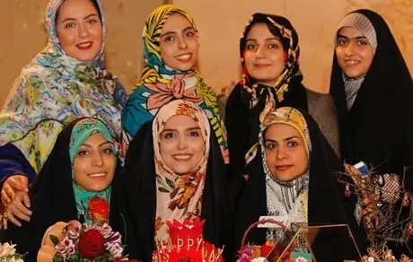 دوستان خانم مجری در تولدش + عکس