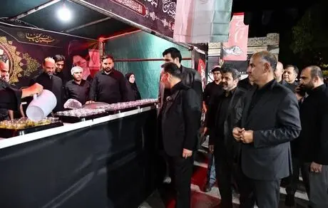 قدردانی معاون توسعه مدیریت و منابع وزارت اقتصاد از موکب بیمه ایران در مراسم تدفین امام شهید در مشهد