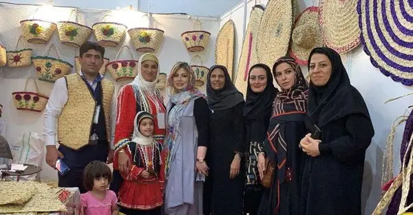 نیوشا ضیغمی در نمایشگاه زیبای صنایع دستی + عکس