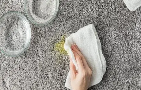 چگونه لکه رنگ اکرلیک را از فرش پاک کنیم؟