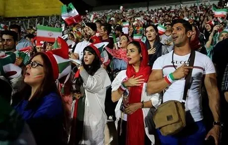 مسئولین تمام شرایط لازم را مهیا کردند که الان به فکر حضور زنان در ورزشگاه افتاده‌اند؟
