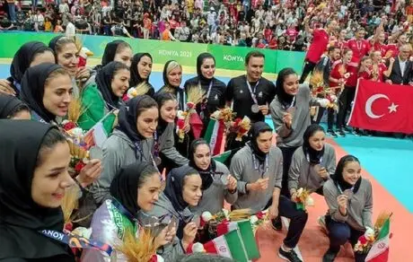 زنان ایران نقره والیبال را گرفتند + فیلم و تصاویر