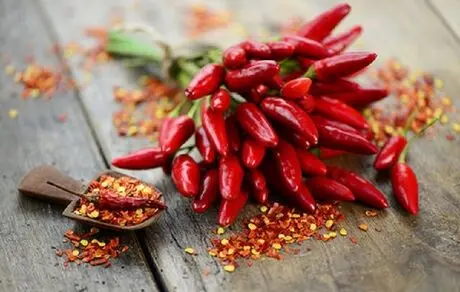 بهترین درمان های غذایی برای مبتلایان به درد زانو