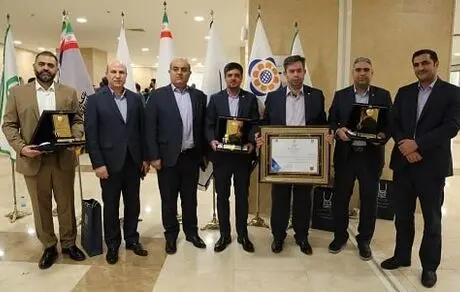 تجلیل از رؤسای برتر شعب بانک سینا توسط بانک مرکزی