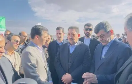 افتتاح نیروگاه ۱۰۰ مگاواتی فروغ کویر چادرملو با حضور وزیر صمت