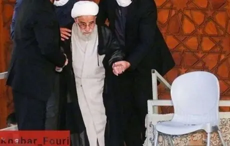 سرنوشت میلیون‌ها ایرانی دست کسی است که حتی کنترل ایستادن و نشستن خود را ندارد! 
