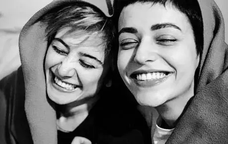خنده های از ته دل الناز حبیبی با دوستش + عکس