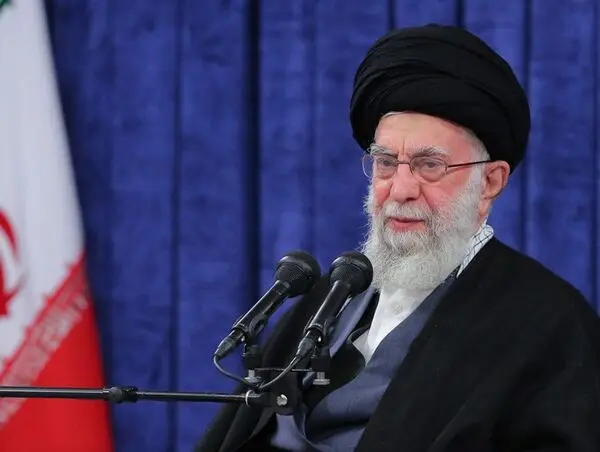 رهبر انقلاب: جمهوری اسلامی ایران قائل به همه‌پرسی و نظر مردم است