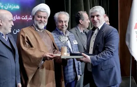 بانک رفاه کارگران به عنوان بانک برتر در حمایت از صنعت ساختمان معرفی و مورد تقدیر قرار گرفت